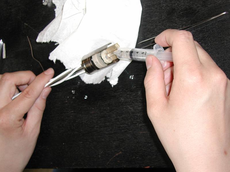 Filling of the dielectric measuring cell